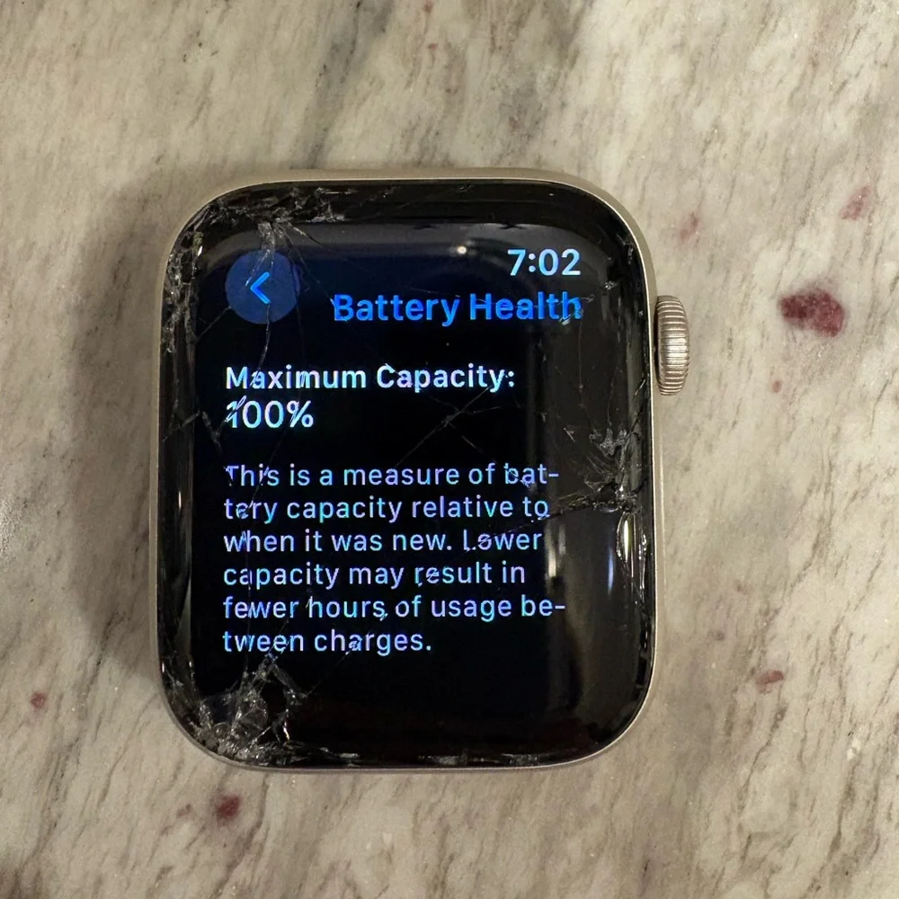 Apple Watch SE (2nd Gen) [GPS 44mm] w/Starlight Aluminum Case M/L Cracked Screen